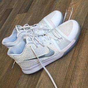 Nike Kyrie 3 ‘white chrome’